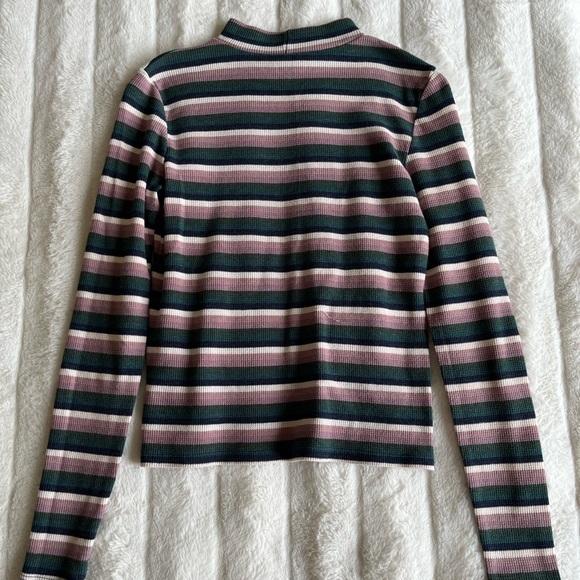 american eagle mock neck - Picture 2 of 2